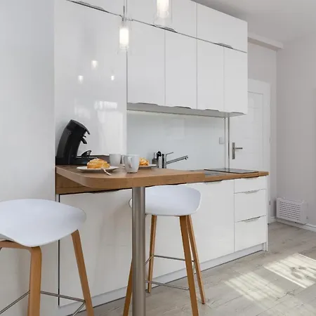 Seaside With Parking - Dąbrówki Apartament